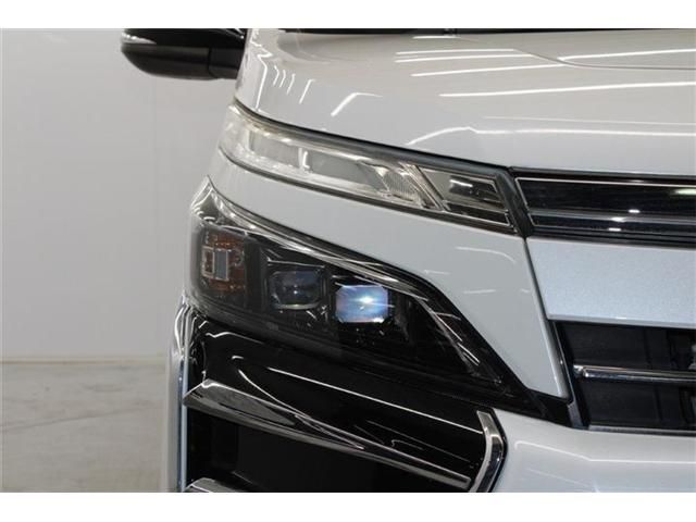 TOYOTA VOXY 2018 Image 31