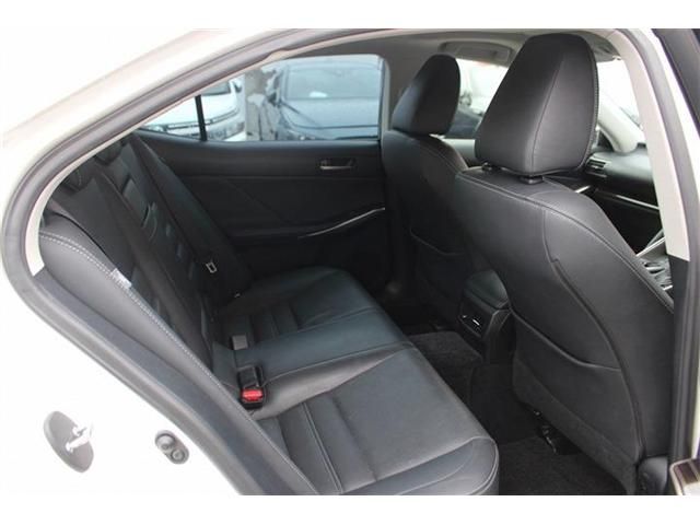 TOYOTA LEXUS IS200T 2016 Image 31