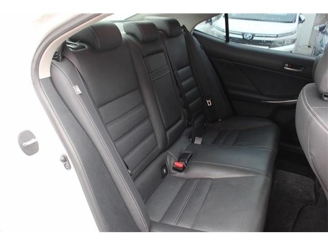 TOYOTA LEXUS IS200T 2016 Image 31