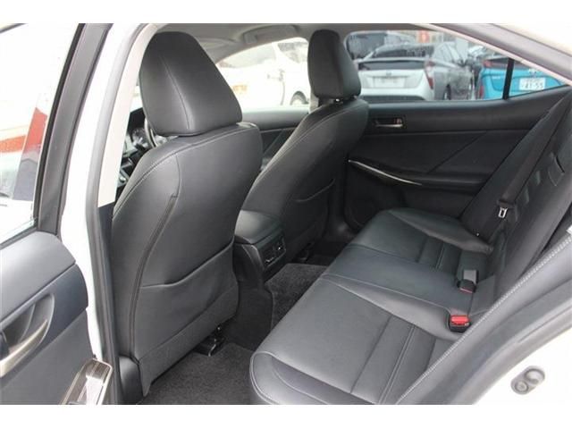 TOYOTA LEXUS IS200T 2016 Image 31