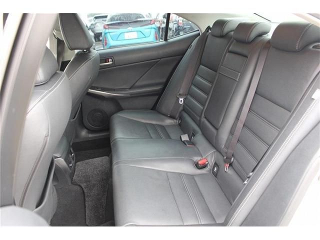 TOYOTA LEXUS IS200T 2016 Image 31