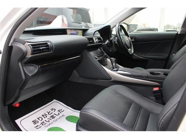 TOYOTA LEXUS IS200T 2016 Image 31