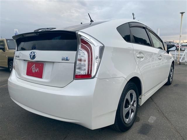 TOYOTA PRIUS 2012 Image 31