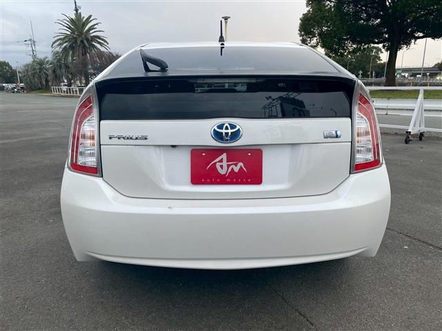 TOYOTA PRIUS 2012 Image 31