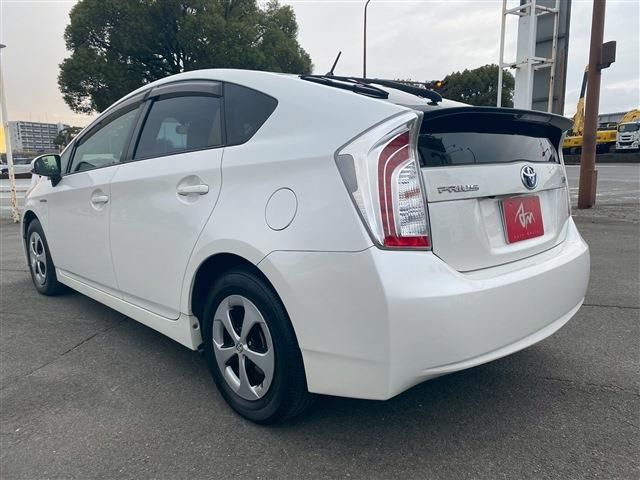 TOYOTA PRIUS 2012 Image 31
