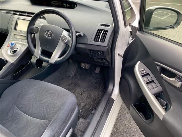 TOYOTA PRIUS 2012 Image 31