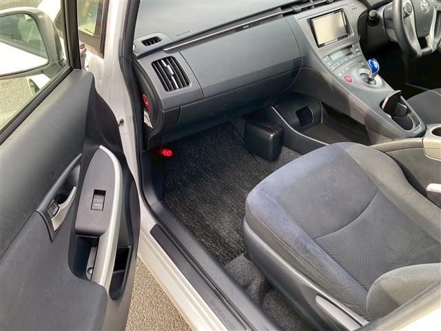 TOYOTA PRIUS 2012 Image 31