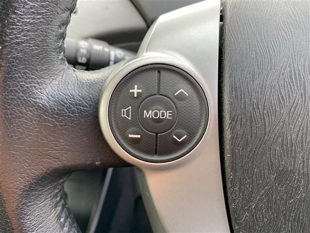 TOYOTA PRIUS 2012 Image 31