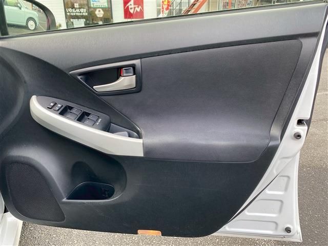 TOYOTA PRIUS 2012 Image 31