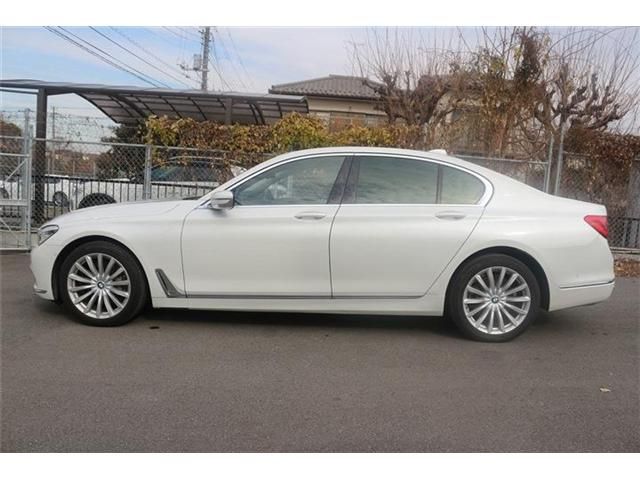 BMW 7SERIES 2016 Image 31