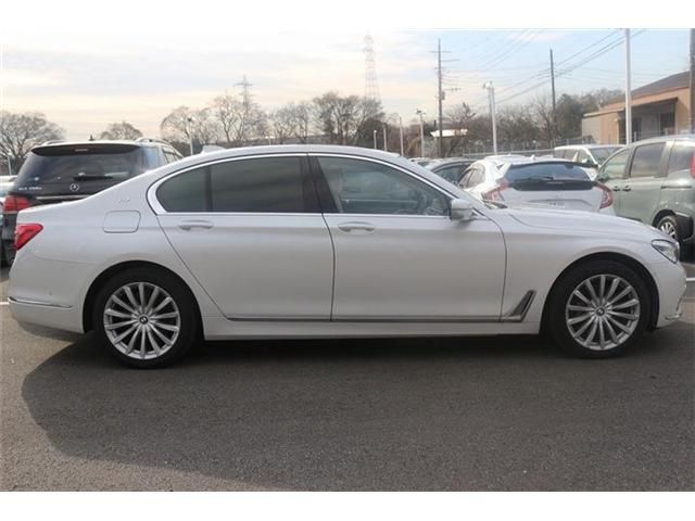 BMW 7SERIES 2016 Image 31