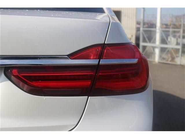 BMW 7SERIES 2016 Image 31