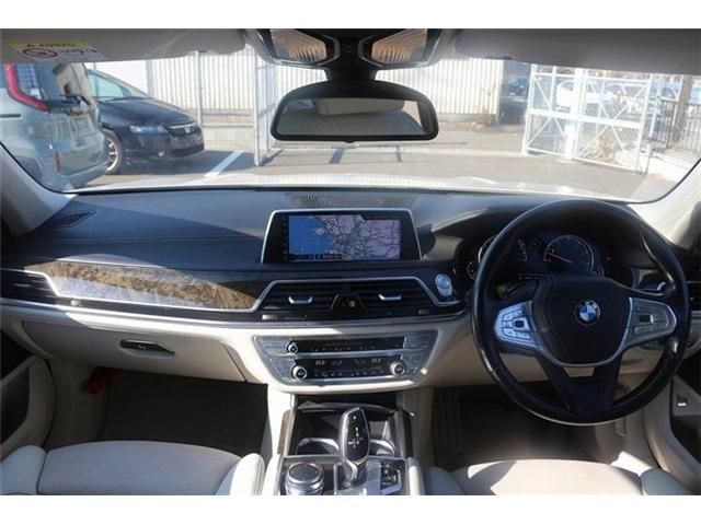 BMW 7SERIES 2016 Image 31