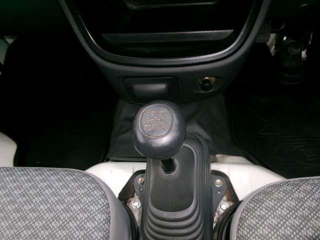 DAIHATSU HIJET TRUCK 4WD 2012 Image 31