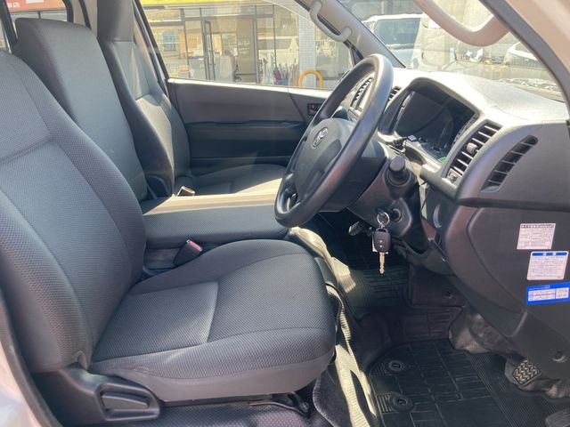 TOYOTA HIACE VAN 4WD 2019 Image 31