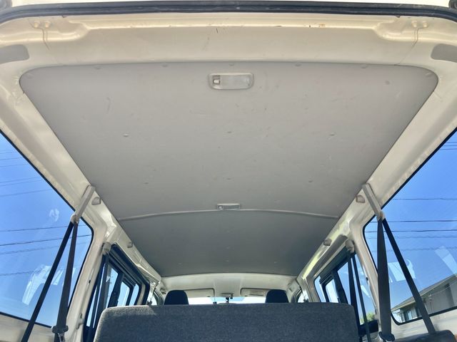 TOYOTA HIACE VAN 4WD 2019 Image 31