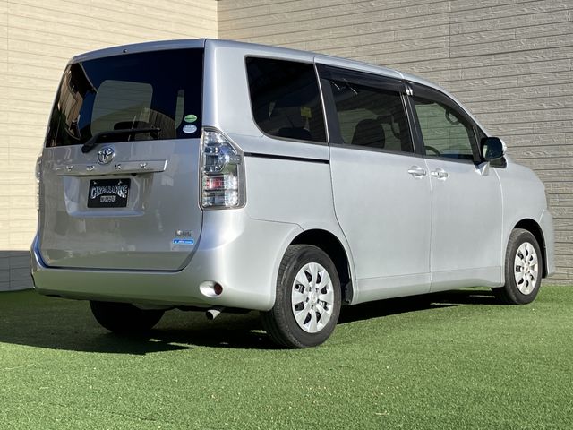 TOYOTA VOXY 2013 Image 31