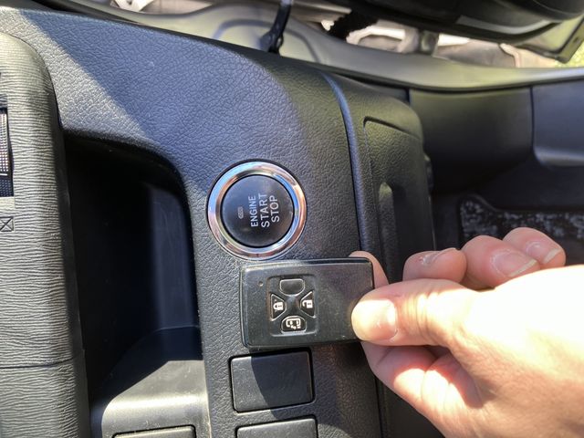 TOYOTA VOXY 2013 Image 31