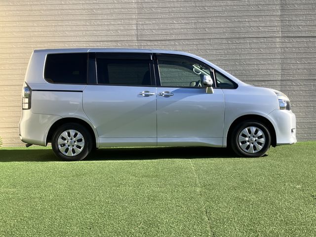 TOYOTA VOXY 2013 Image 31