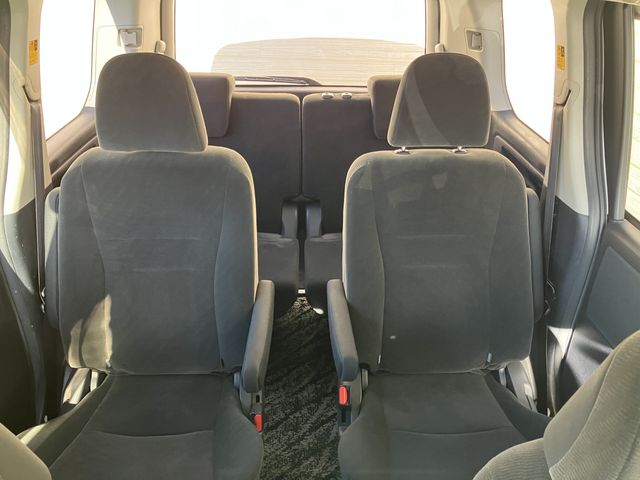 TOYOTA VOXY 2013 Image 31