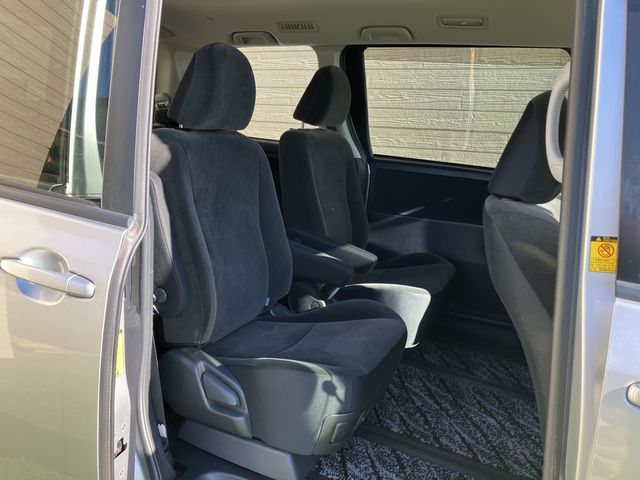 TOYOTA VOXY 2013 Image 31