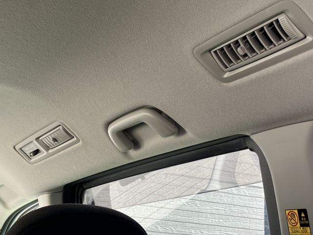 TOYOTA VOXY 2013 Image 31