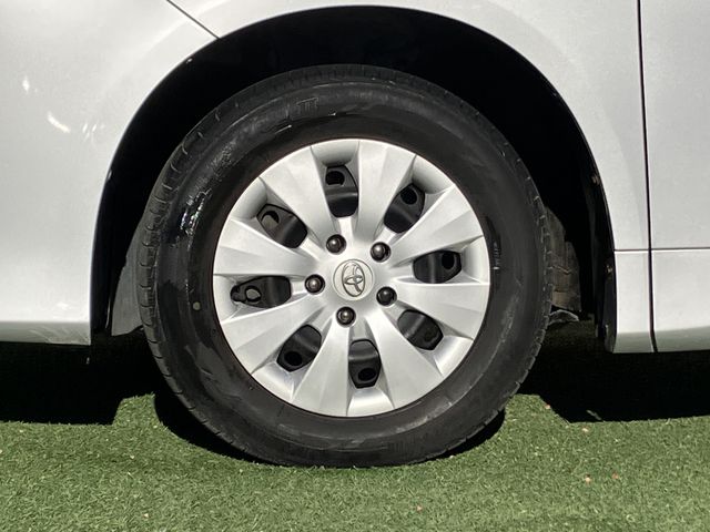 TOYOTA VOXY 2013 Image 31