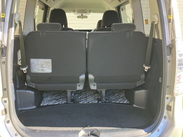 TOYOTA VOXY 2013 Image 31