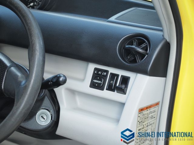 TOYOTA BB OPENDECK 2001 Image 31