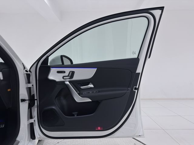 MERCEDES BENZ A CLAS 2025 Image 31