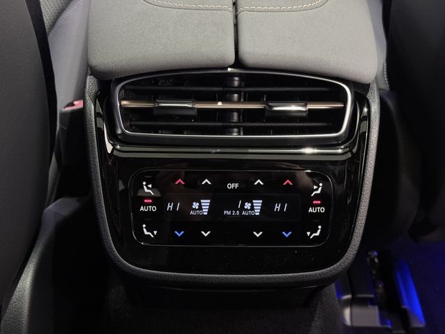 MERCEDES BENZ EQS 2025 Image 31