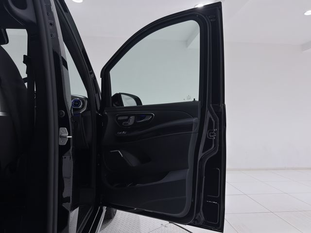 MERCEDES BENZ V CLAS 2025 Image 31
