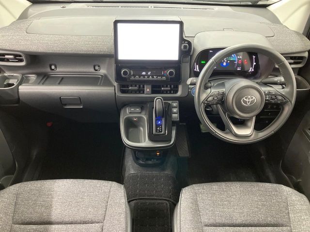 TOYOTA SIENTA HYBRID 2024 Image 31