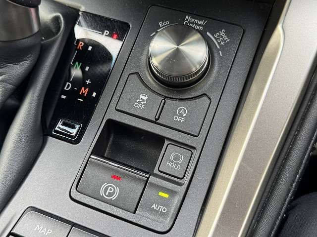 TOYOTA LEXUS NX300 2017 Image 31