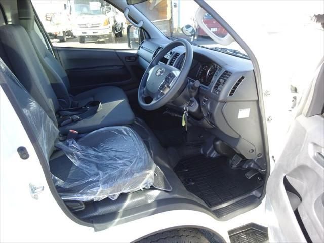 TOYOTA HIACE 2025 Image 31