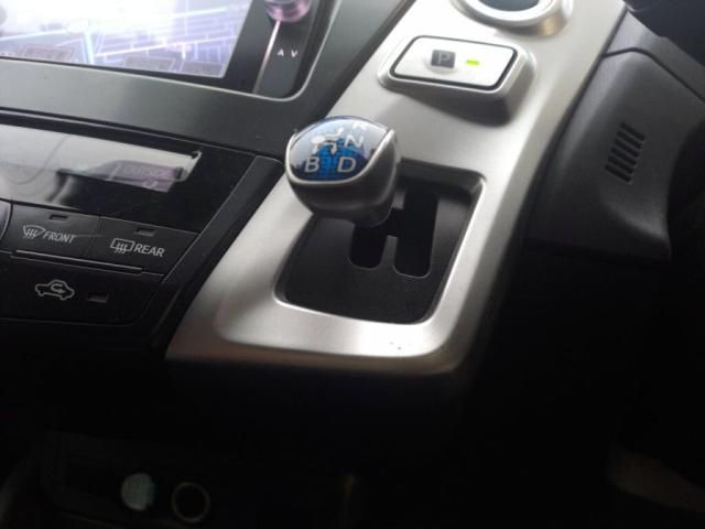 TOYOTA PRIUS ALPHA 2014 Image 31