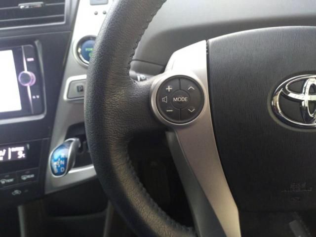 TOYOTA PRIUS ALPHA 2014 Image 31