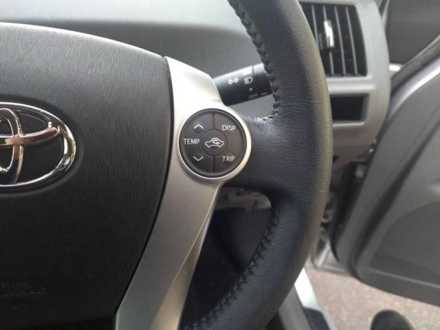 TOYOTA PRIUS ALPHA 2014 Image 31