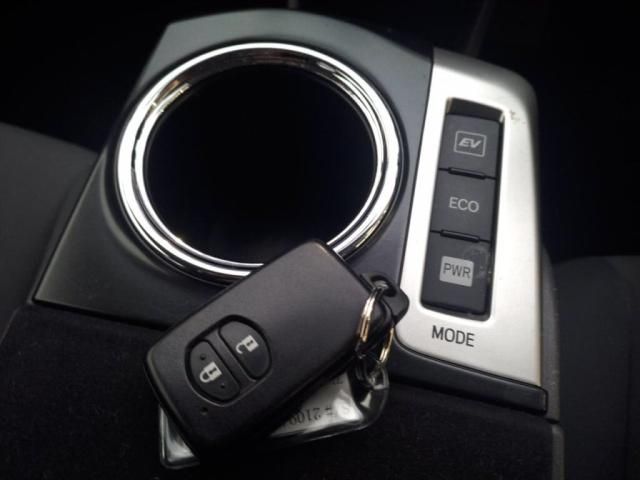 TOYOTA PRIUS ALPHA 2014 Image 31