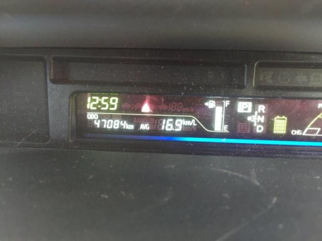 TOYOTA PRIUS ALPHA 2014 Image 31