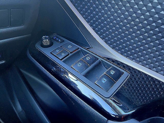 TOYOTA C-HR 2019 Image 31