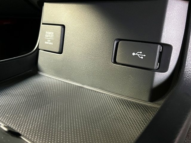 HONDA CIVIC HATCHBACK 2018 Image 31