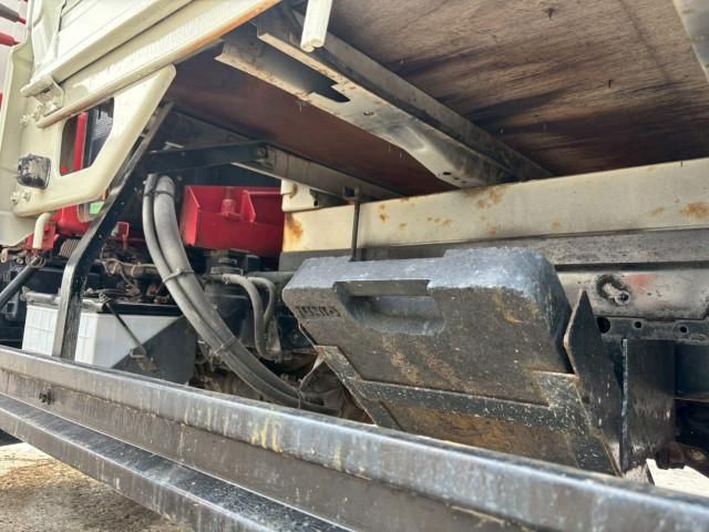 HINO DUTRO 2011 Image 31