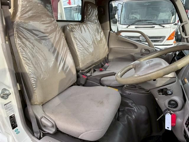 HINO DUTRO 2011 Image 31