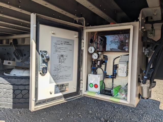 NISSAN DIESEL QUON 2014 Image 31