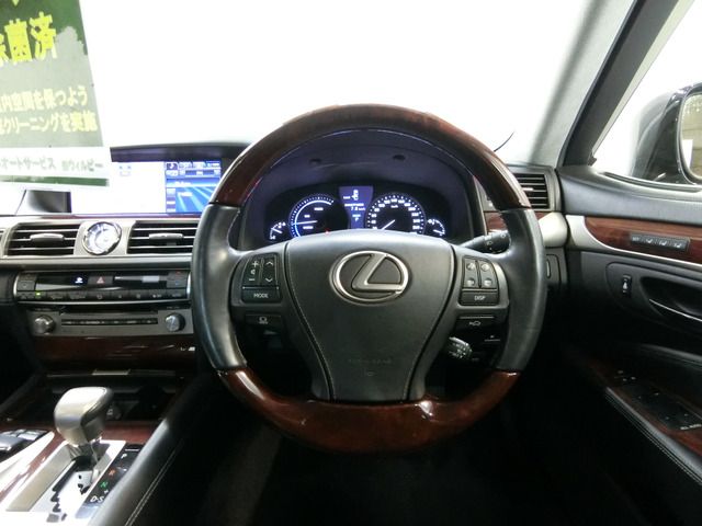 TOYOTA LEXUS LS600H 2012 Image 31