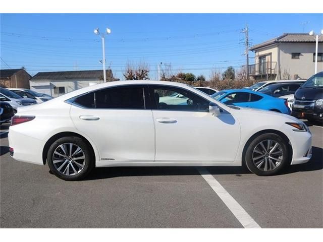 TOYOTA LEXUS ES300H 2019 Image 31