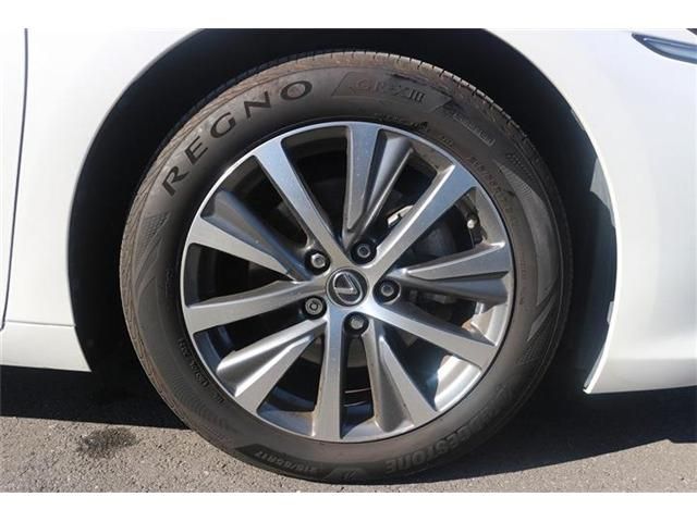 TOYOTA LEXUS ES300H 2019 Image 31