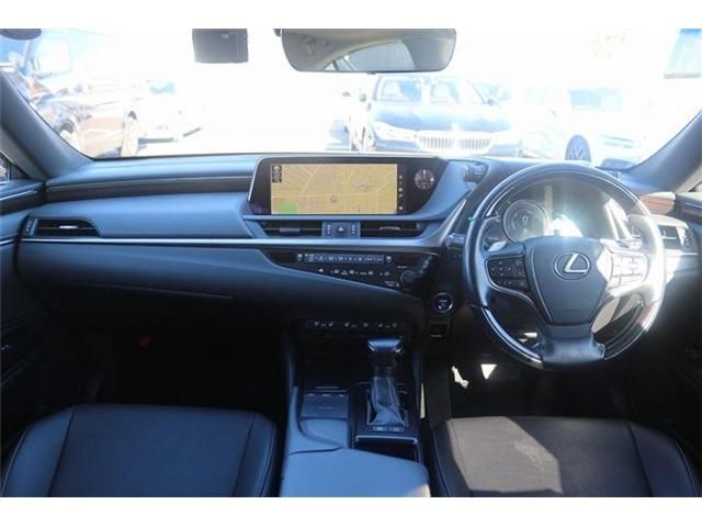 TOYOTA LEXUS ES300H 2019 Image 31