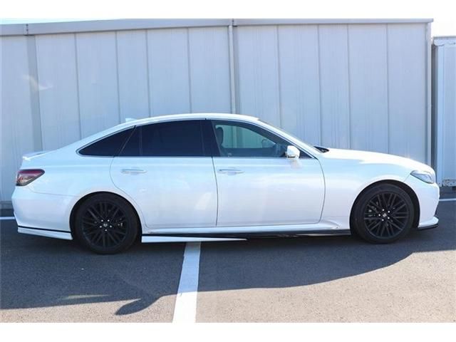 TOYOTA CROWN SEDAN HYBRID 2022 Image 31